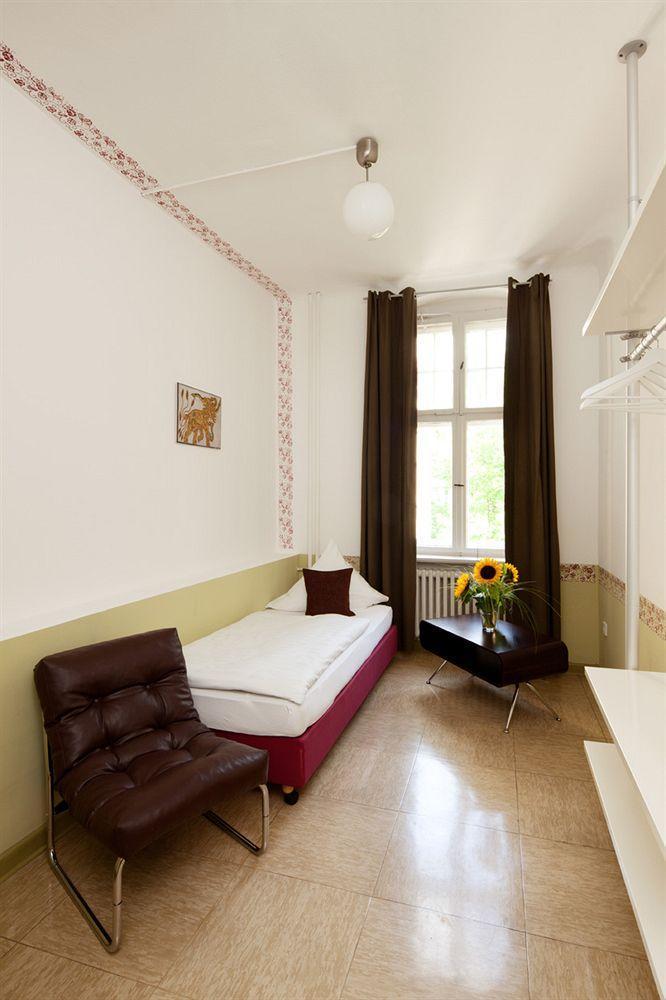 Three Little Pigs - Your Castle * Berlim